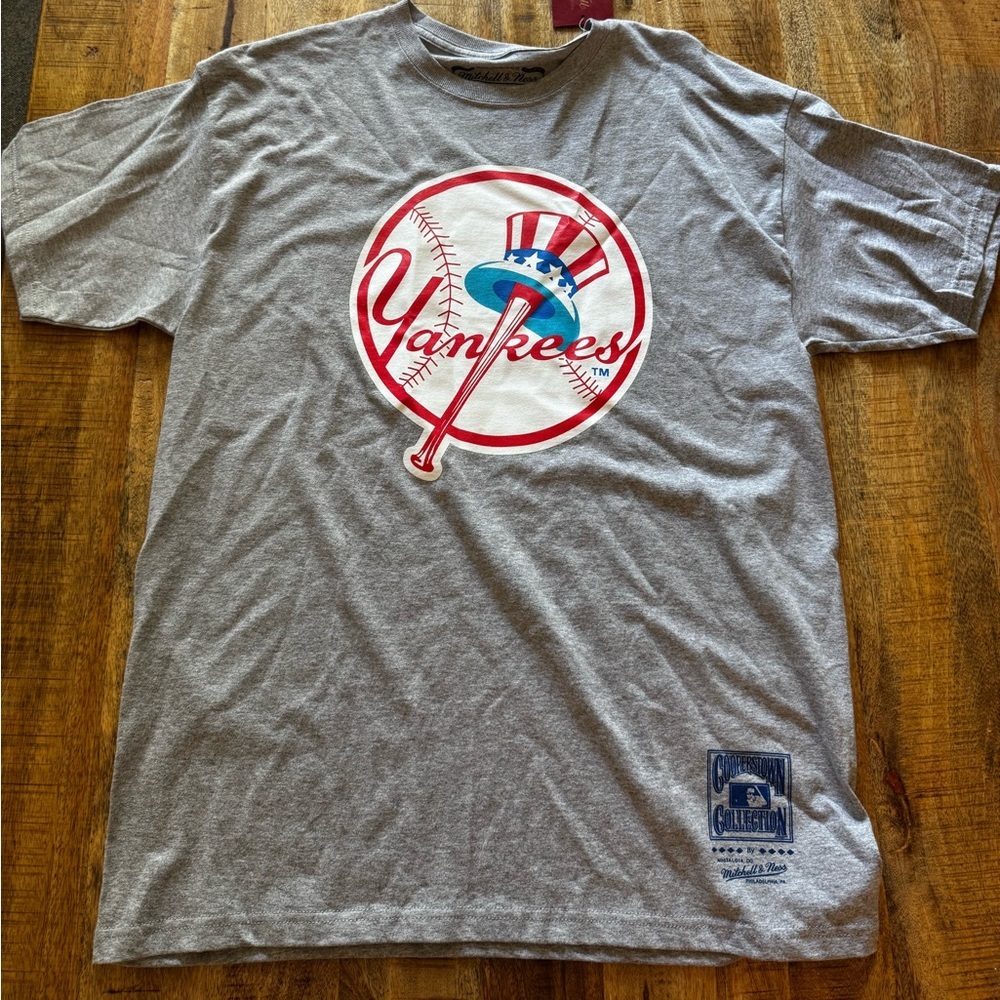 Mitchell & Ness Gray Yankees Logo Tee shirt top nwt size large unisex